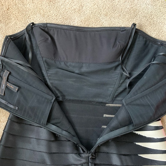 BCBG MAXZARIA Dress Size 06 - Picture 7 of 7